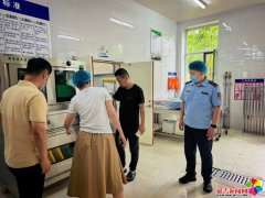 细致查看食材进货检验、索证索票、储存